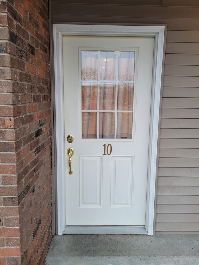 Building Photo - 10 Rolling Pines Dr