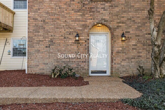 Photo - 221 Cottage Pl