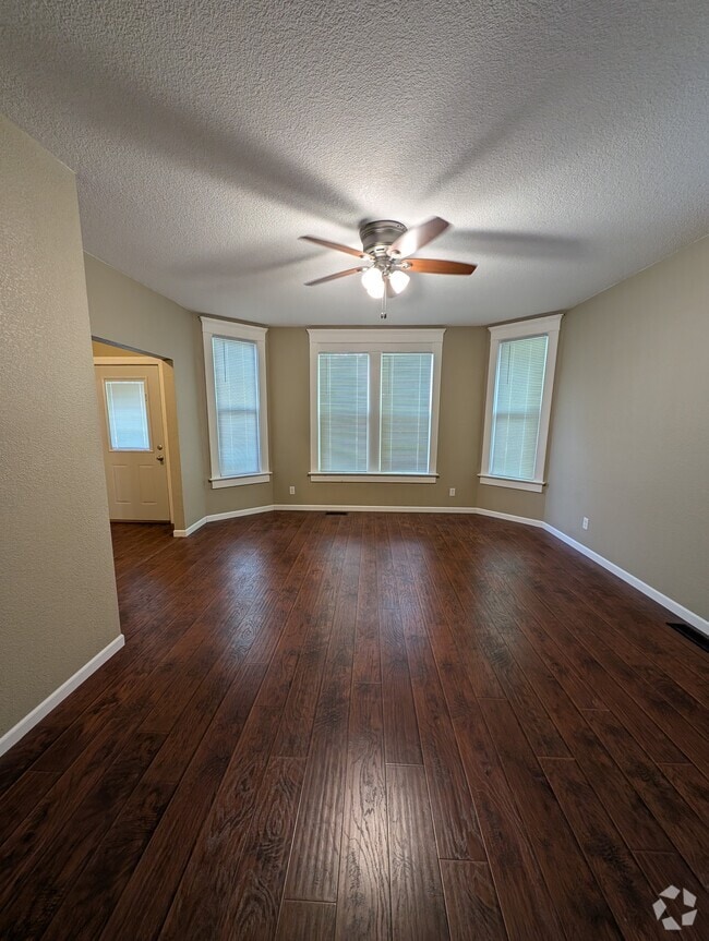 Building Photo - 730 N Broad St Unit Lower Rental
