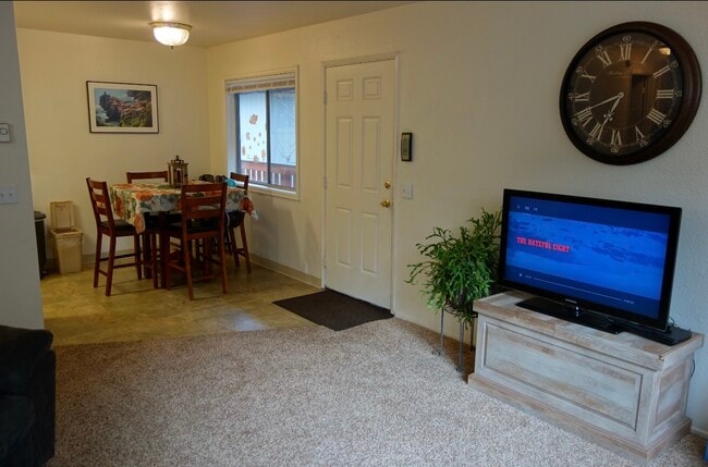 Building Photo - 18431 Marquis Dr Unit B