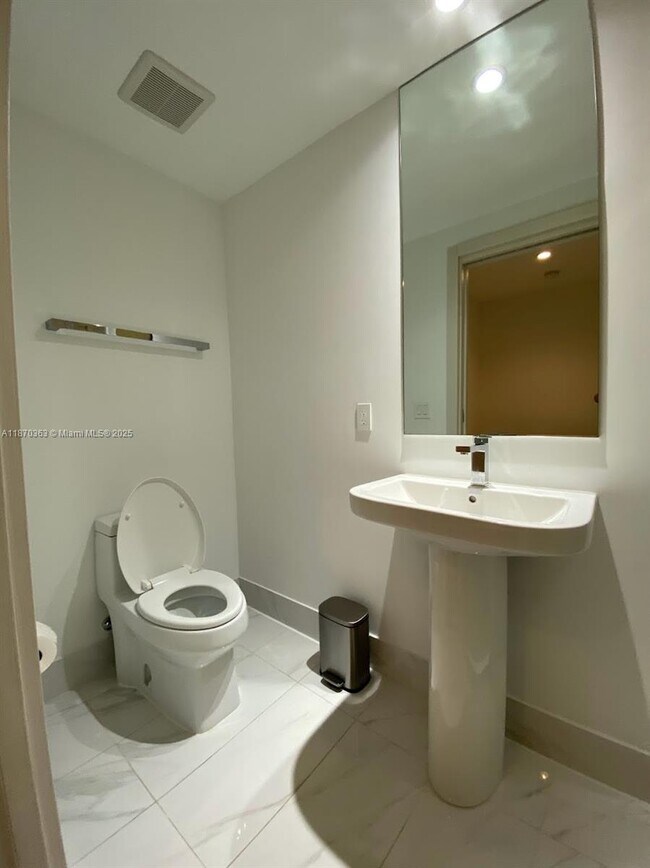 Photo - 801 S Miami Ave Unidad 2008