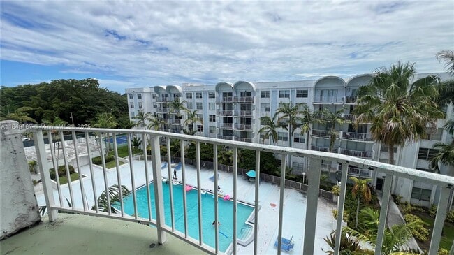 Building Photo - 486 NW 165th St Unit B-606 Rental
