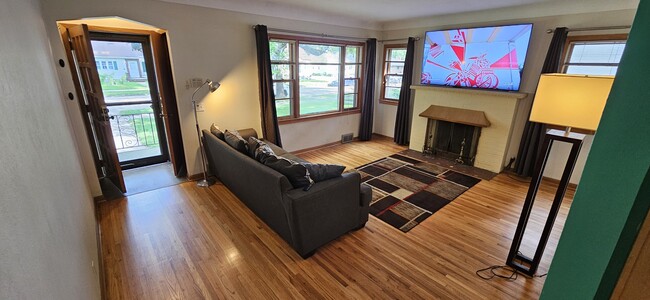 Photo - 3046 McKinley St NE