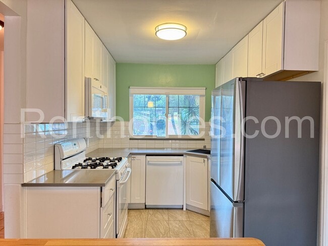 Photo - 3382 52nd St