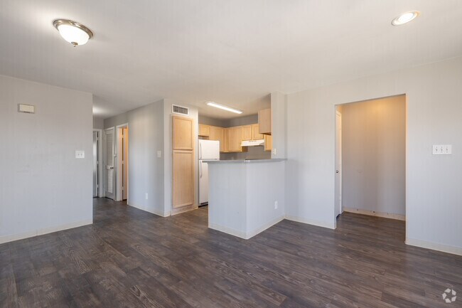 3BR, 2BA Living/Kitchen