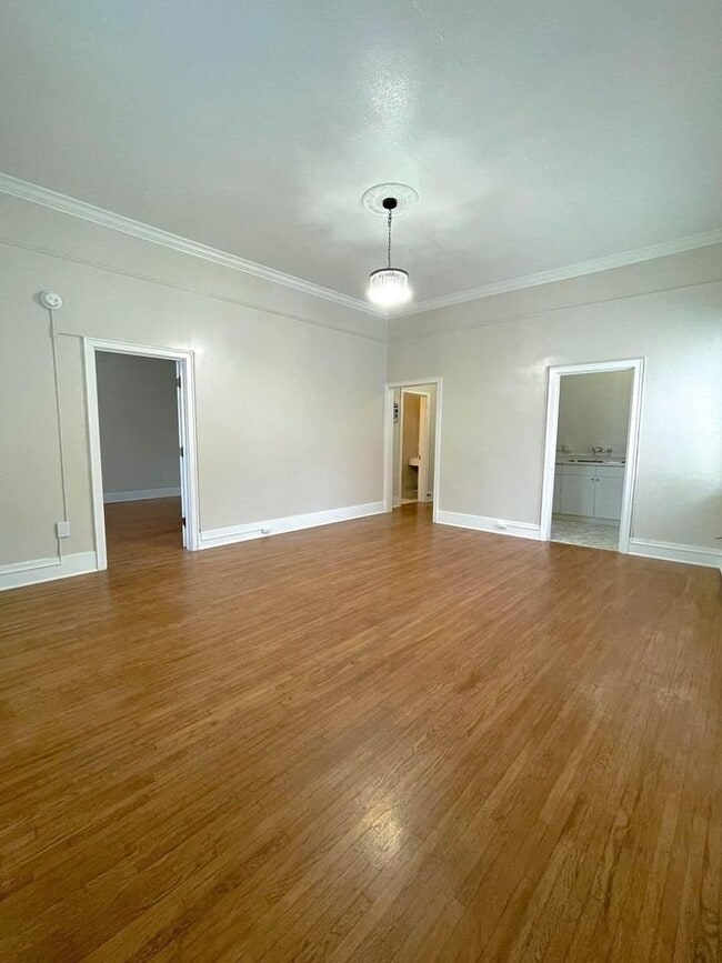 Edgecliff Apartments