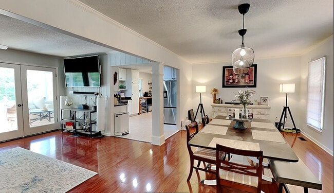 Photo - 456 Mark Ave