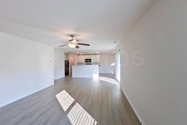 Photo - 121 W Luminous Way