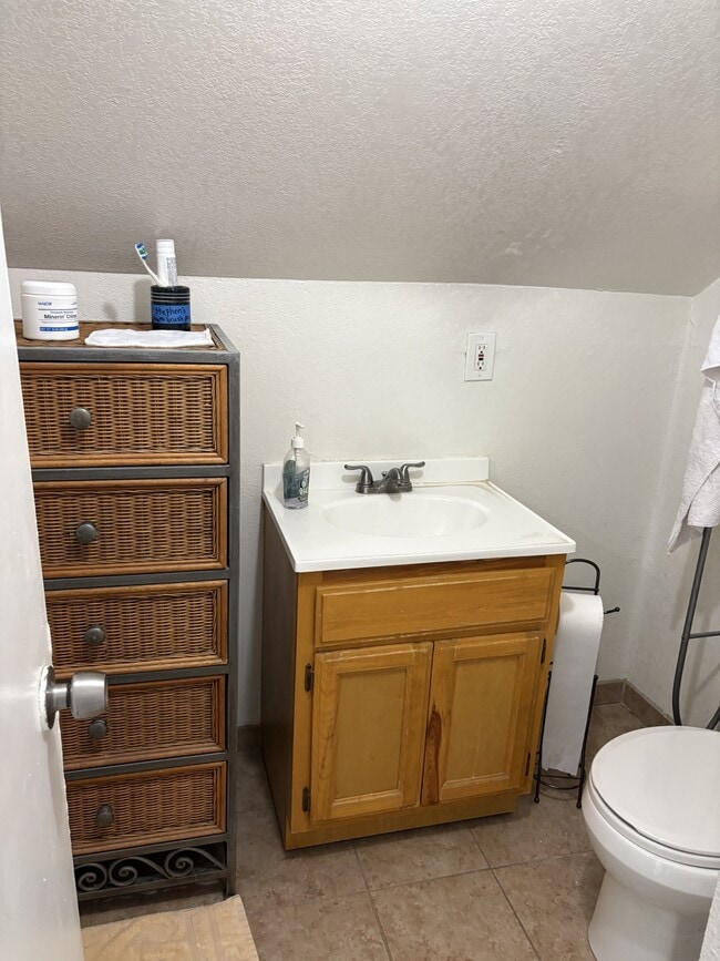 Photo - 144 E 60th St Unidad 142 1.2