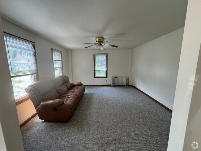 Building Photo - 10 W High St Unit 2 Rental