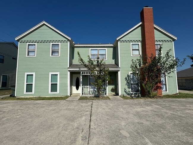 Building Photo - 2515 Bermuda Dr Unit B Rental