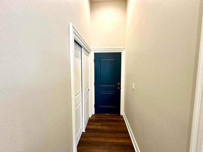 Building Photo - Modern Living with a Touch of Historic Charm Unit 201