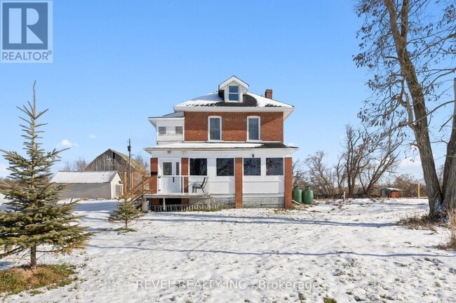 Photo - 1804 Sturgeon Rd