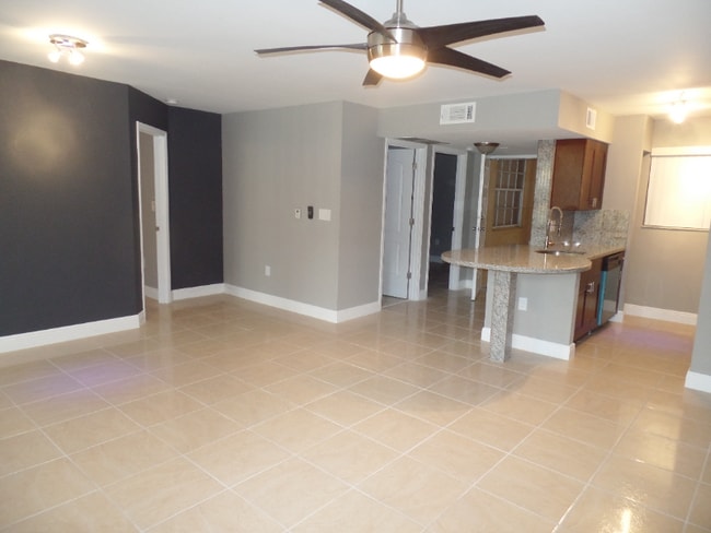 Building Photo - 2890 N Oakland Forest Dr Rental
