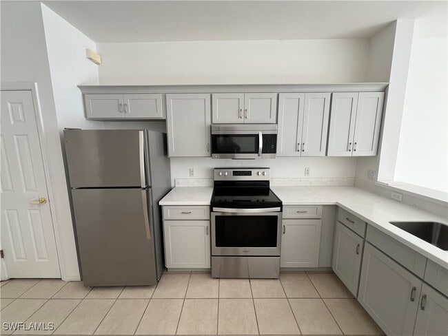 Photo - 972 Hampton Cir