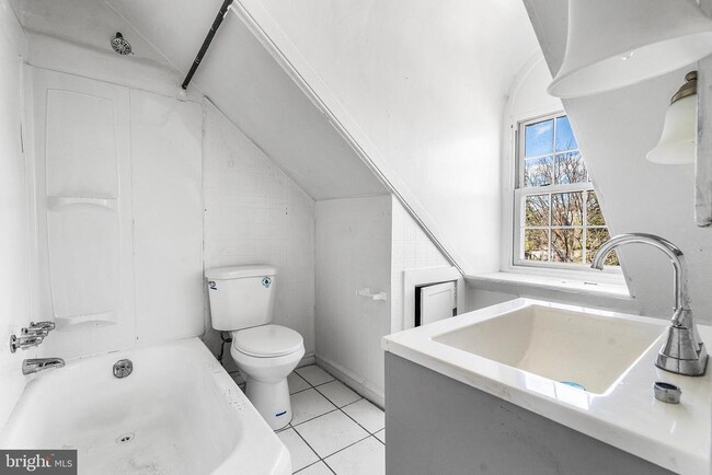 Photo - 4908 Germantown Ave Unidad 9