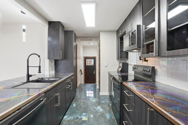 Photo - 729 W Augusta Ave