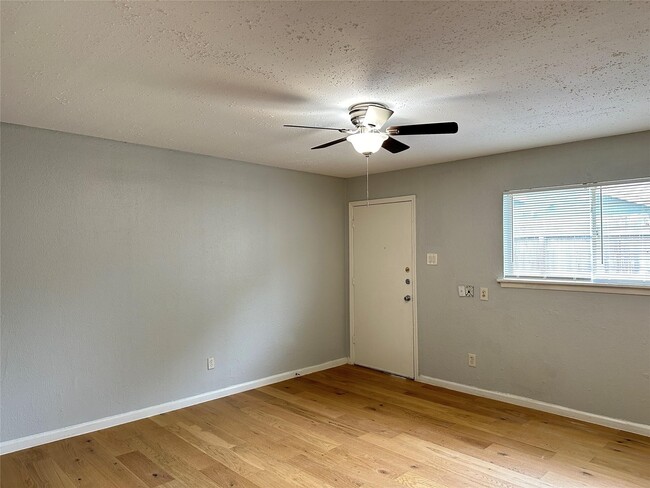 Photo - 8010 Roswell St