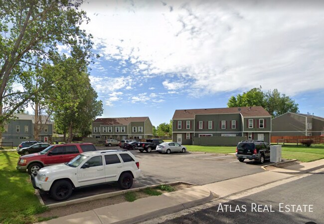 Photo - 975 Sir Galahad Dr Unit A