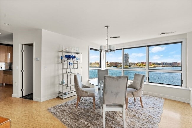 Photo - 1 Pier 7 Unit 3