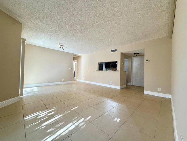 Photo - 9901 Westview Dr Unit 324