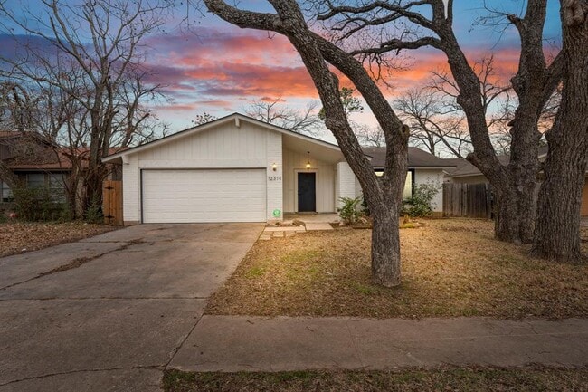 Building Photo - 12314 Double Tree Ln