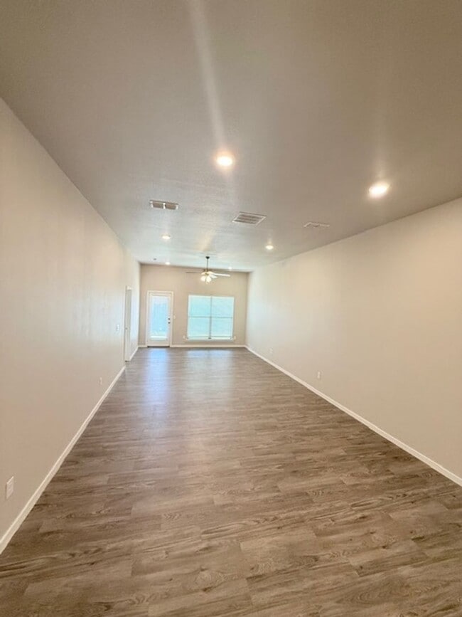 Photo - Upland Heights- 7047 Unidad 7047 96th Street  B