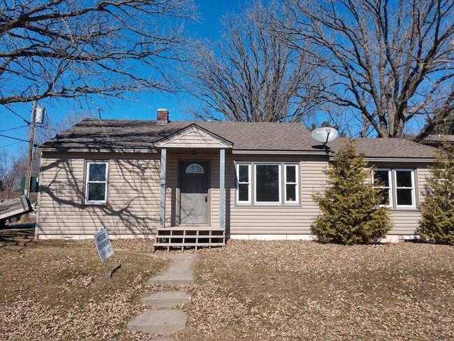 Photo - 702 Main St