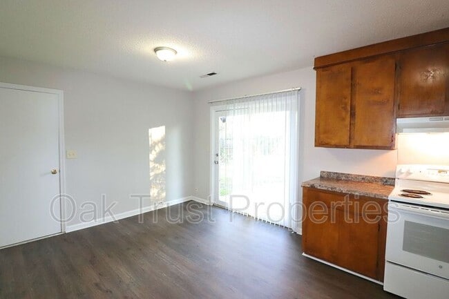 Photo - 110 Bee St