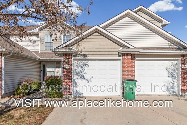 Building Photo - 803 SW Imperial Ln