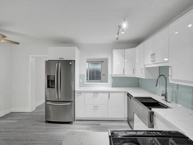 Photo - 601 NE 59th Ct