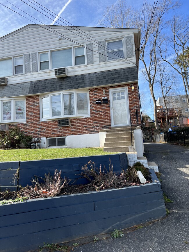 Photo - 126 4th Ave Apartments Unit 1