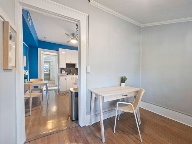 Photo - 810 Monroe Dr NE