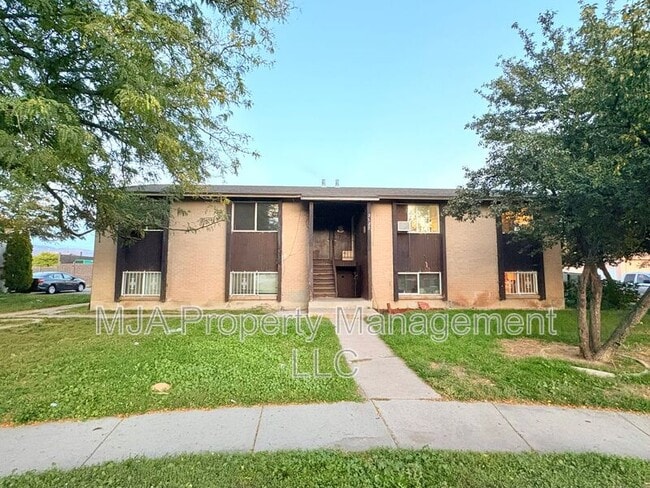 Building Photo - 2523 S Lakecrest Dr Unit 03