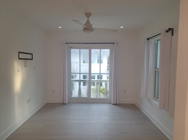 Sala de estar - 912 NE 81st St Unidad Coral Palazo 2