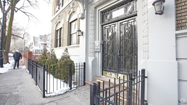 Photo - 738 E 21st St