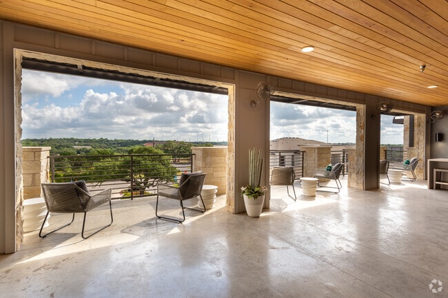 Interior Photo - Lenox SoCo Rental