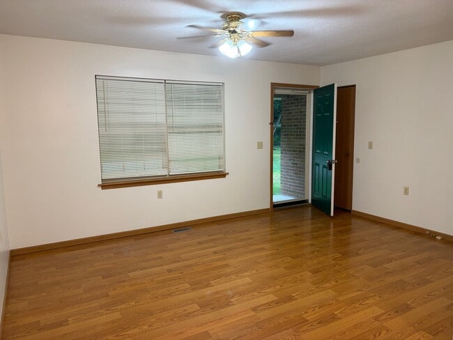 Photo - 7603 Crooks Rd SW