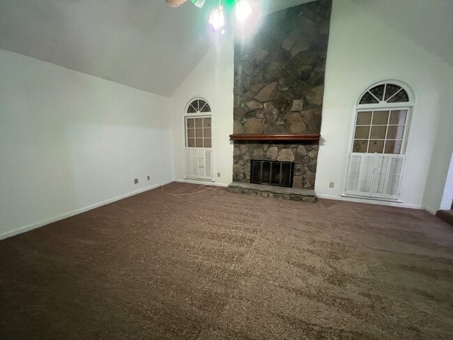 Photo - 661 Longbow Ct