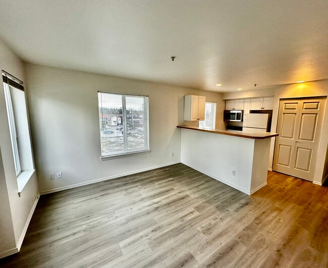 Building Photo - 937 N 86th St Unit 201
