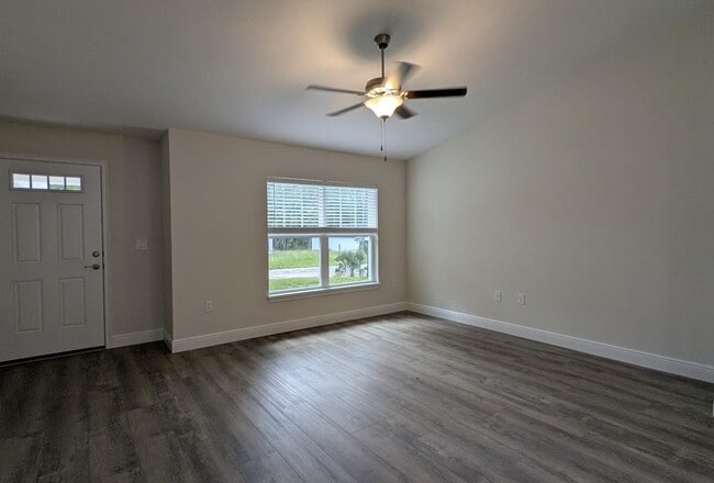Photo - 214 E Caldwell Dr