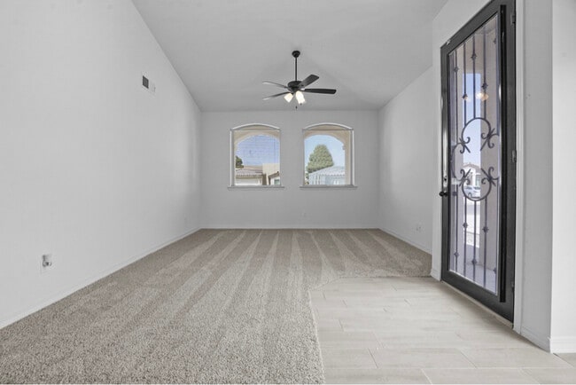 Photo - 612 Cedarwood Ave