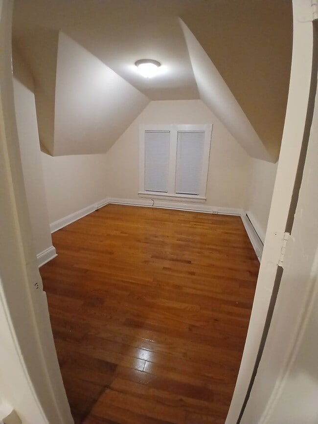 Photo - Wood Ave. 465-467 Unit 467 3rd