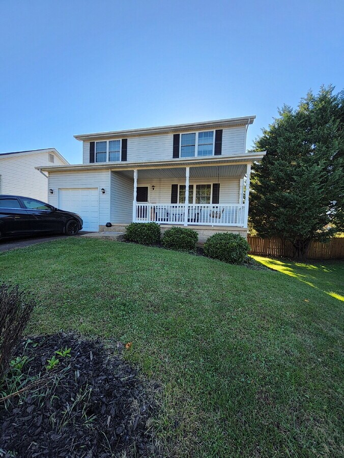 Photo - 613 Clubhouse Way