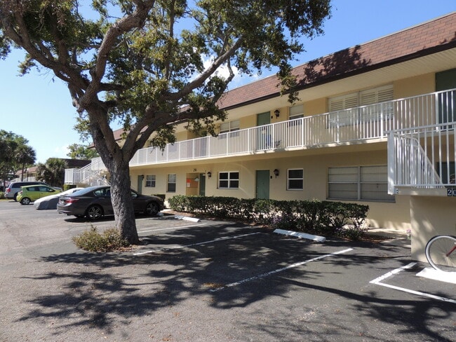 Building Photo - 291 Cape Shores Cir Unit 20