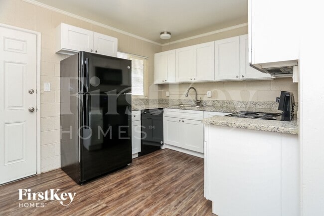 Photo - 619 Essex E Dr