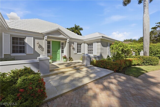 2700 Lantern Ln