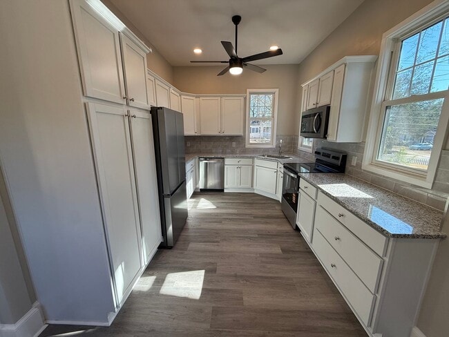 Photo - 4 Bedroom Fully Remodeled House Located in Five Points!