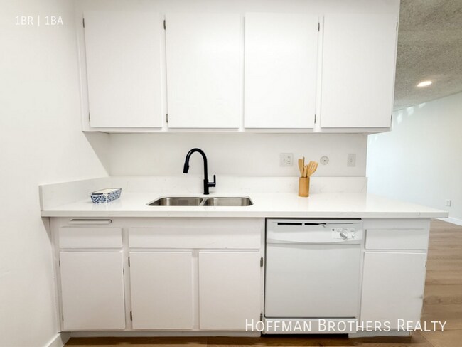 5461 Kester Ave Unit 122