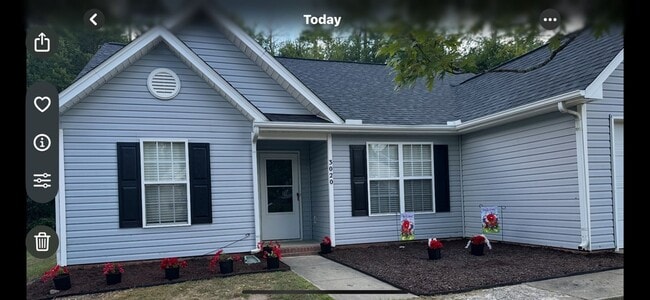 Building Photo - All NEW Interior and CLOSE TO EVERYTHING! Rental